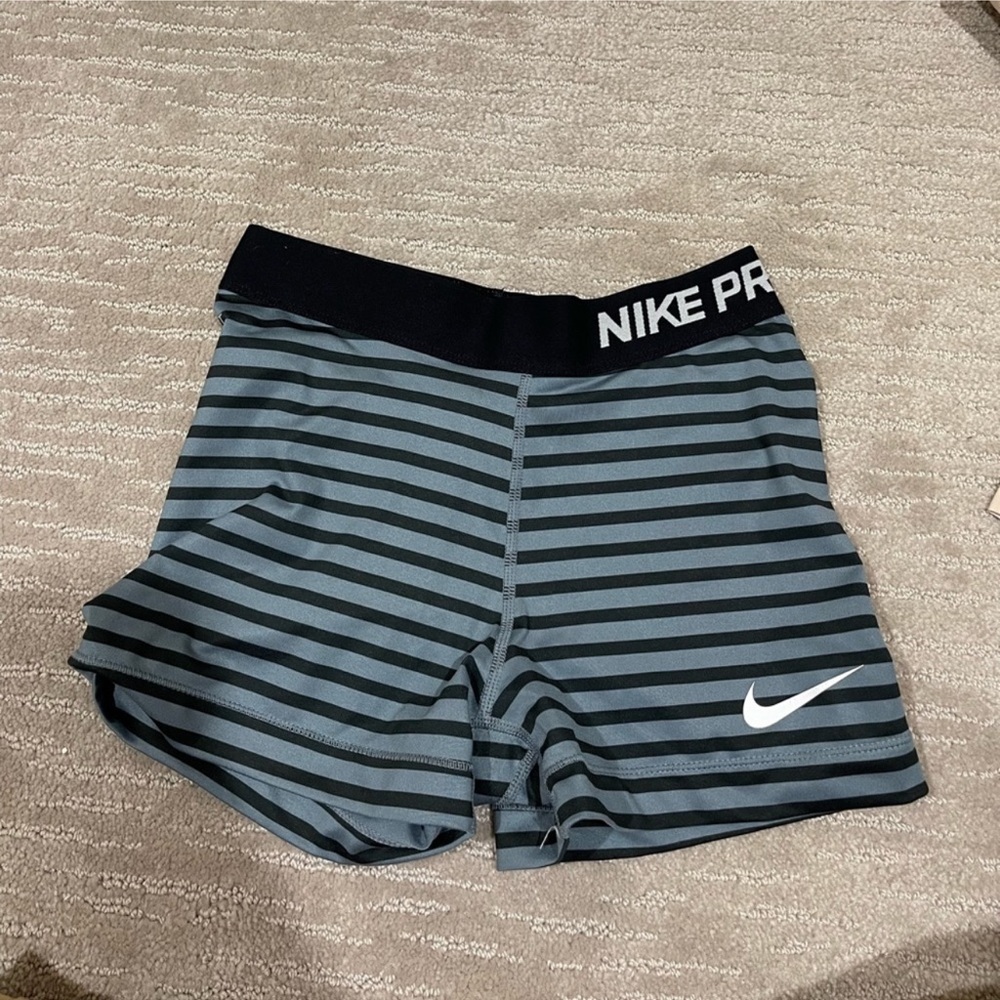 Nike pro LISTING FOR ADAH